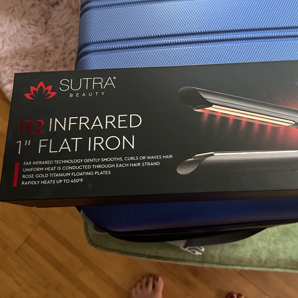 Sutra infrared 1” flat iron New in box!